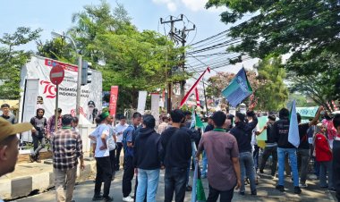 Pelantikan Anggota DPRD Kabupaten Pandeglang, HMI dan GMNI Lakukan Unras, Ini Tuntutannya