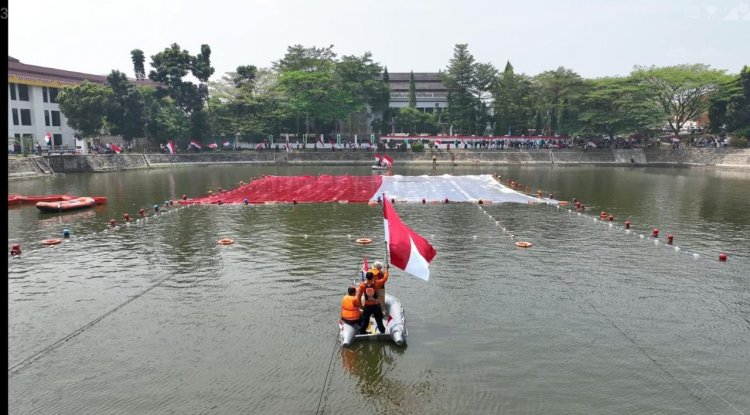 Saksikan Bentangan Bendera Merah Putih Raksasa, Begini Kata Pj Gubernur Banten