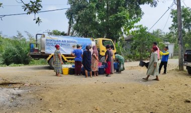 Akibat Kemarau Panjang Sebabkan puluhan daerah di Banten Alami Kekeringan, PUPR Banten Sigap Salurkan Air Bersih Sesuai Instruksi Gubernur