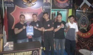 DPC Bppkb Kabupaten Pandeglang, serahkan SK kepada Dpac Cisata. TB. Daman : Kami Siap Jaga  Marwah Bppkb Banten