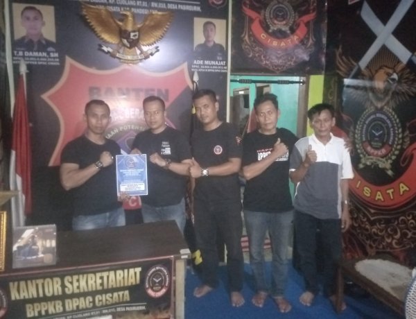 DPC Bppkb Kabupaten Pandeglang, serahkan SK kepada Dpac Cisata. TB. Daman : Kami Siap Jaga  Marwah Bppkb Banten