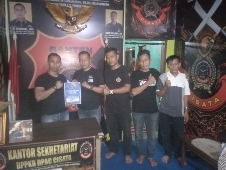 DPC Bppkb Kabupaten Pandeglang, serahkan SK kepada Dpac Cisata. TB. Daman : Kami Siap Jaga  Marwah Bppkb Banten